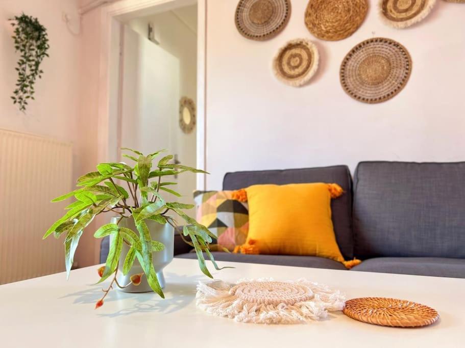 Cozy Fairytal Garden Apartment, Family Friendly, Free Parking, 15 Min To Airport Атина Екстериор снимка