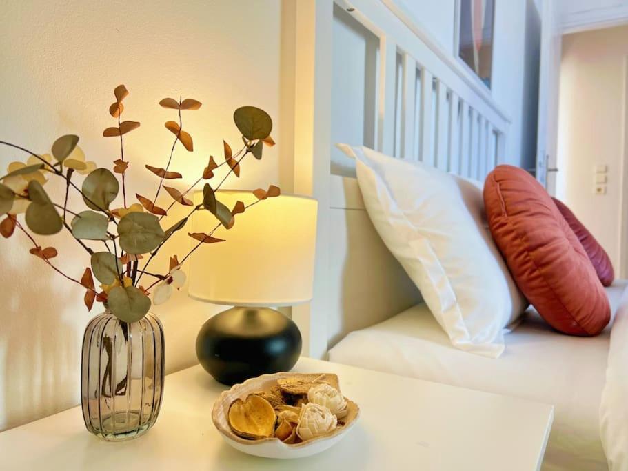 Cozy Fairytal Garden Apartment, Family Friendly, Free Parking, 15 Min To Airport Атина Екстериор снимка