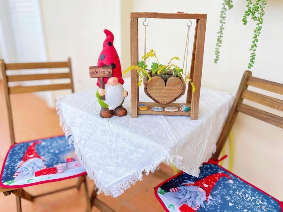 Cozy Fairytal Garden Apartment, Family Friendly, Free Parking, 15 Min To Airport Атина Екстериор снимка