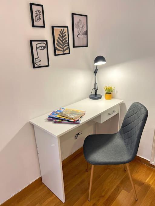 Cozy Fairytal Garden Apartment, Family Friendly, Free Parking, 15 Min To Airport Атина Екстериор снимка