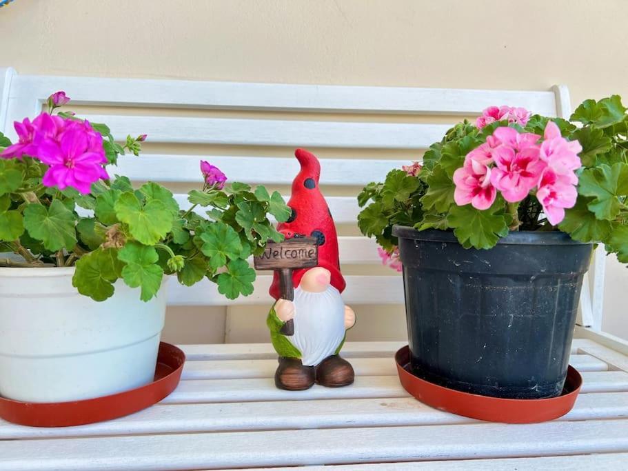 Cozy Fairytal Garden Apartment, Family Friendly, Free Parking, 15 Min To Airport Атина Екстериор снимка