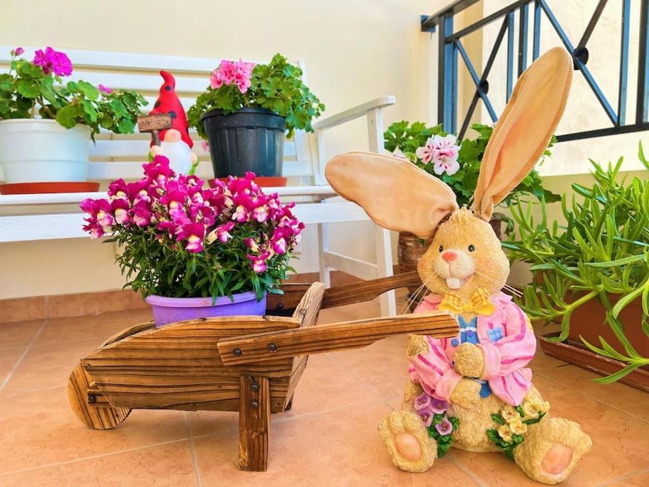 Cozy Fairytal Garden Apartment, Family Friendly, Free Parking, 15 Min To Airport Атина Екстериор снимка
